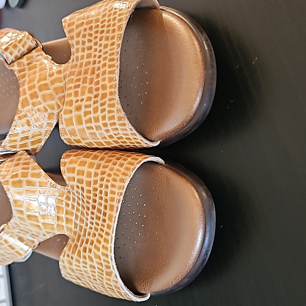 SAS Suntimer Heeled Sandal, tan croc print, size 7 - Picture 6 of 14